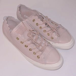 🆕 Converse Pink Scalloped Trim shoes